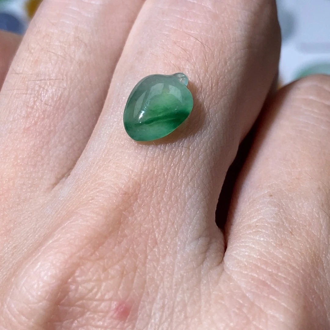 定制翡翠未镶嵌翡翠10.1×7.8×3.5