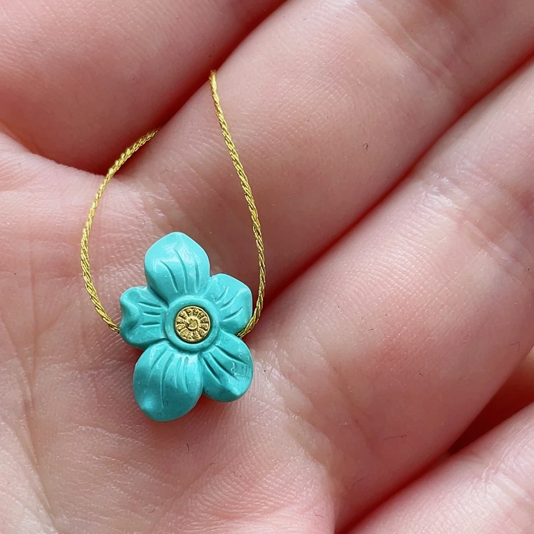 绿松石未镶嵌颈饰