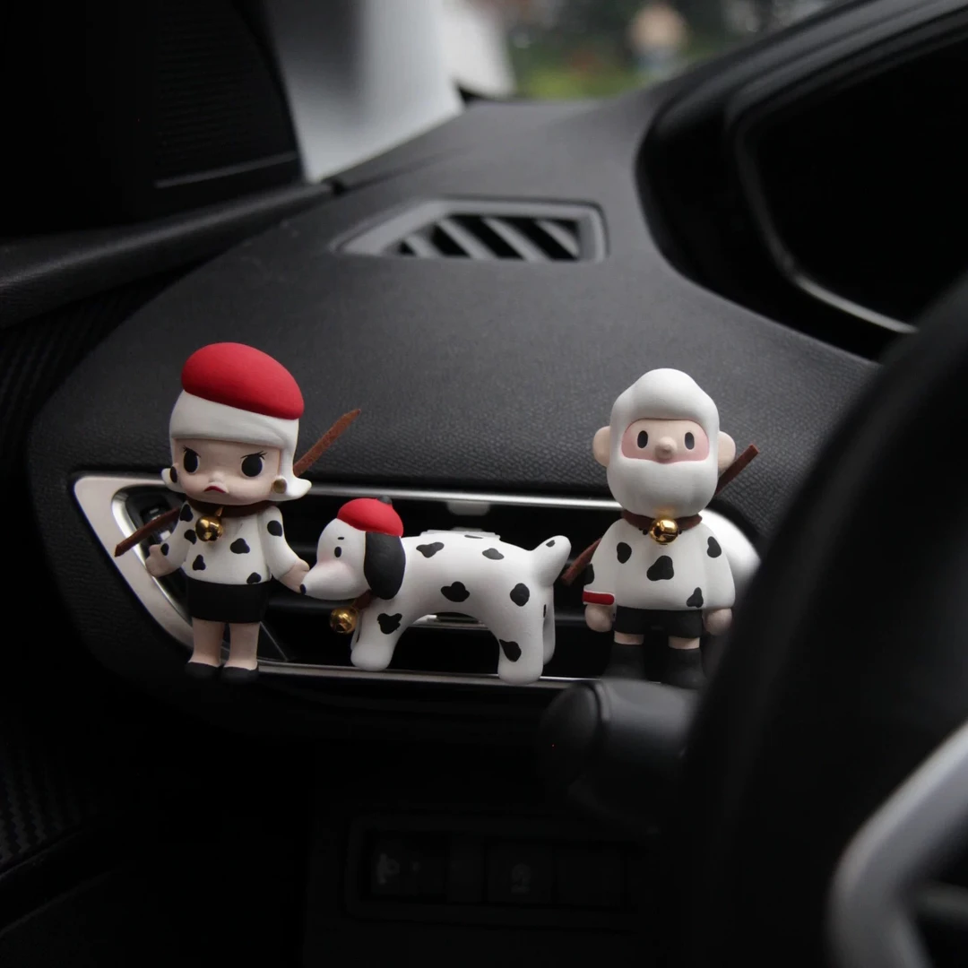 新款特斯拉香薰奶牛豹纹车载香薰出风口汽车摆件扩香石情侣车香薰