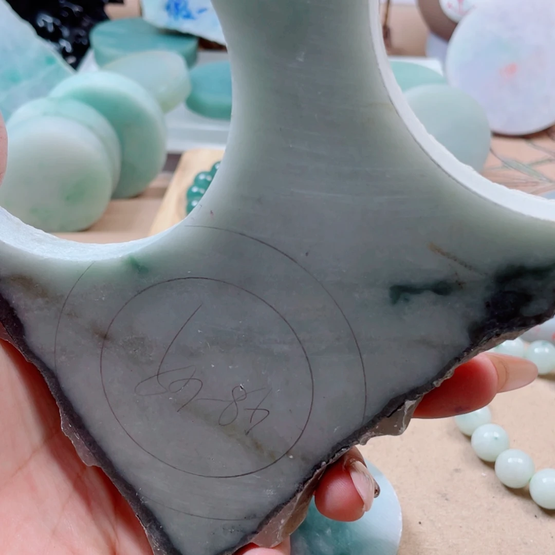 翡翠未镶嵌颈饰706……