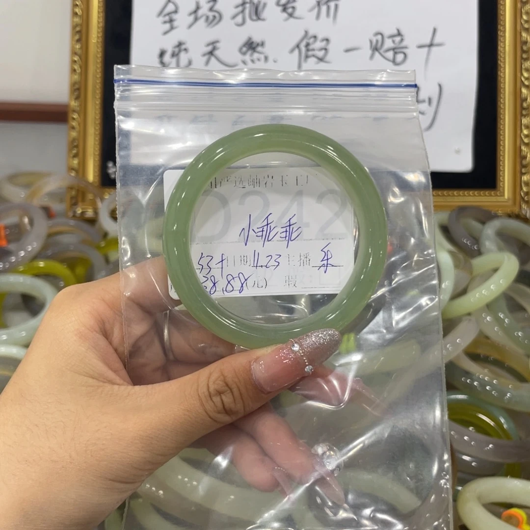 未镶嵌蛇纹石玉颈饰小**的