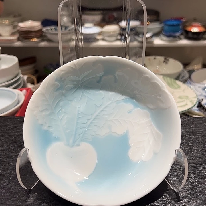 @***常瓷立体浮雕萝卜小深盘1个