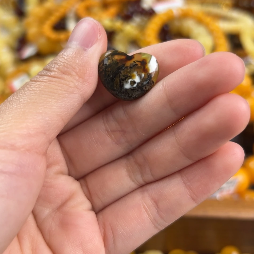 琥珀未镶嵌珠宝奇石