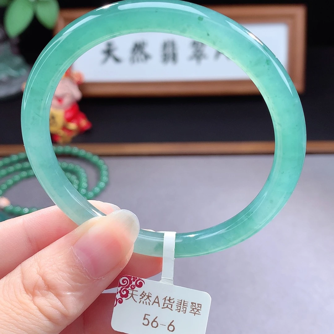 未镶嵌手镯（圆镯）翡翠