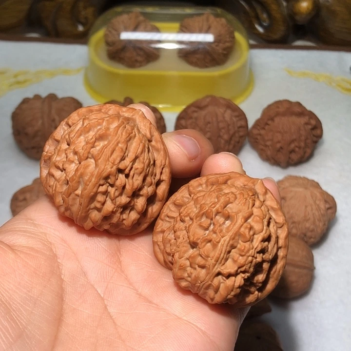 文玩核桃把件40三角白