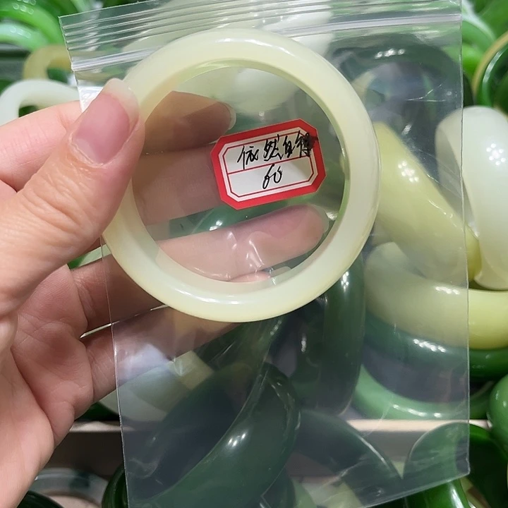 和田玉（糖玉）未镶嵌手镯