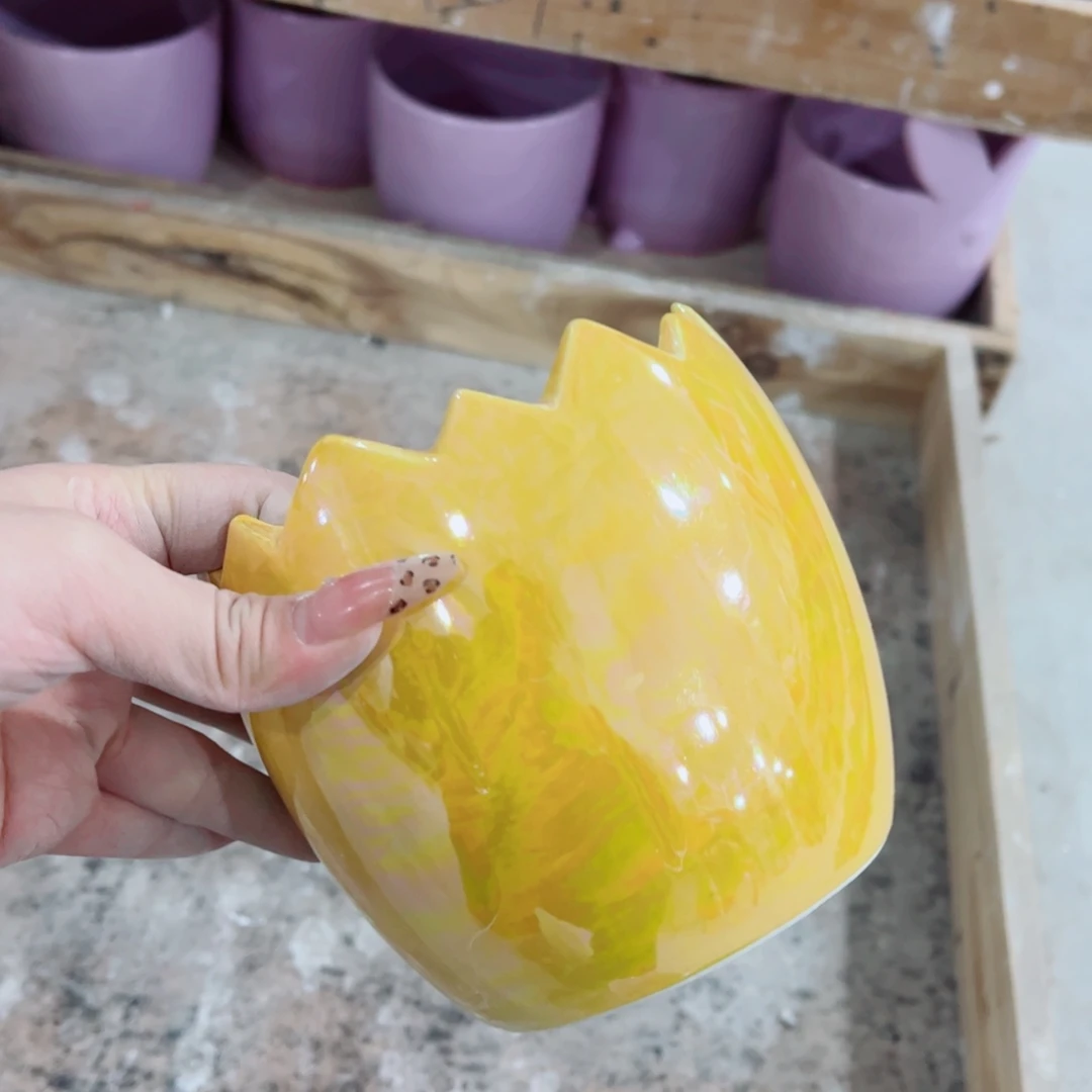 有孔，陶瓷花盆满10米包邮发货。