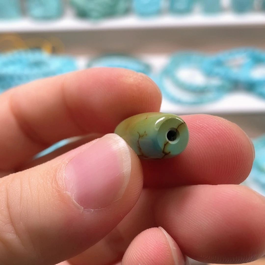 绿松石未镶嵌颈饰