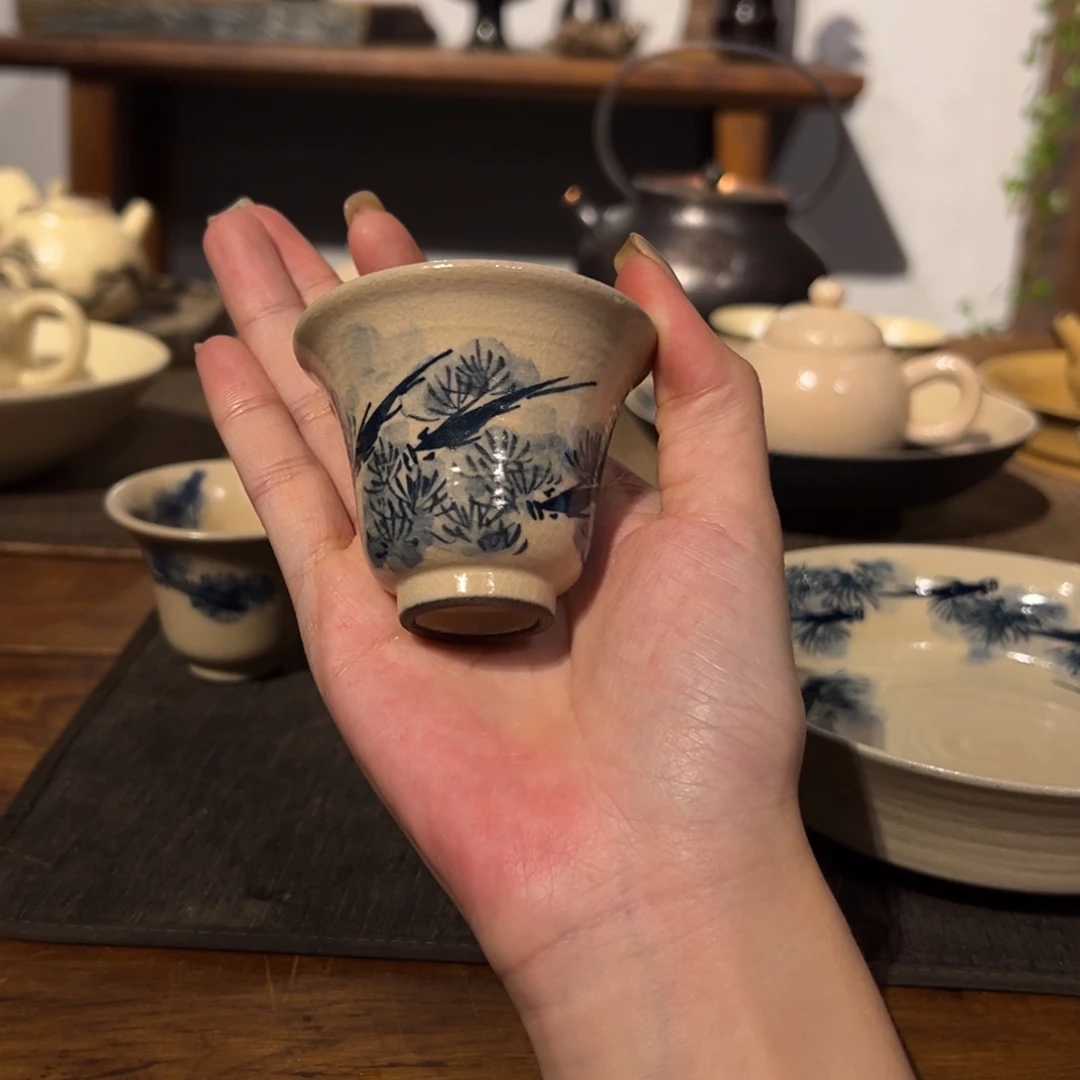 瓷片陶瓷。        陶瓷。