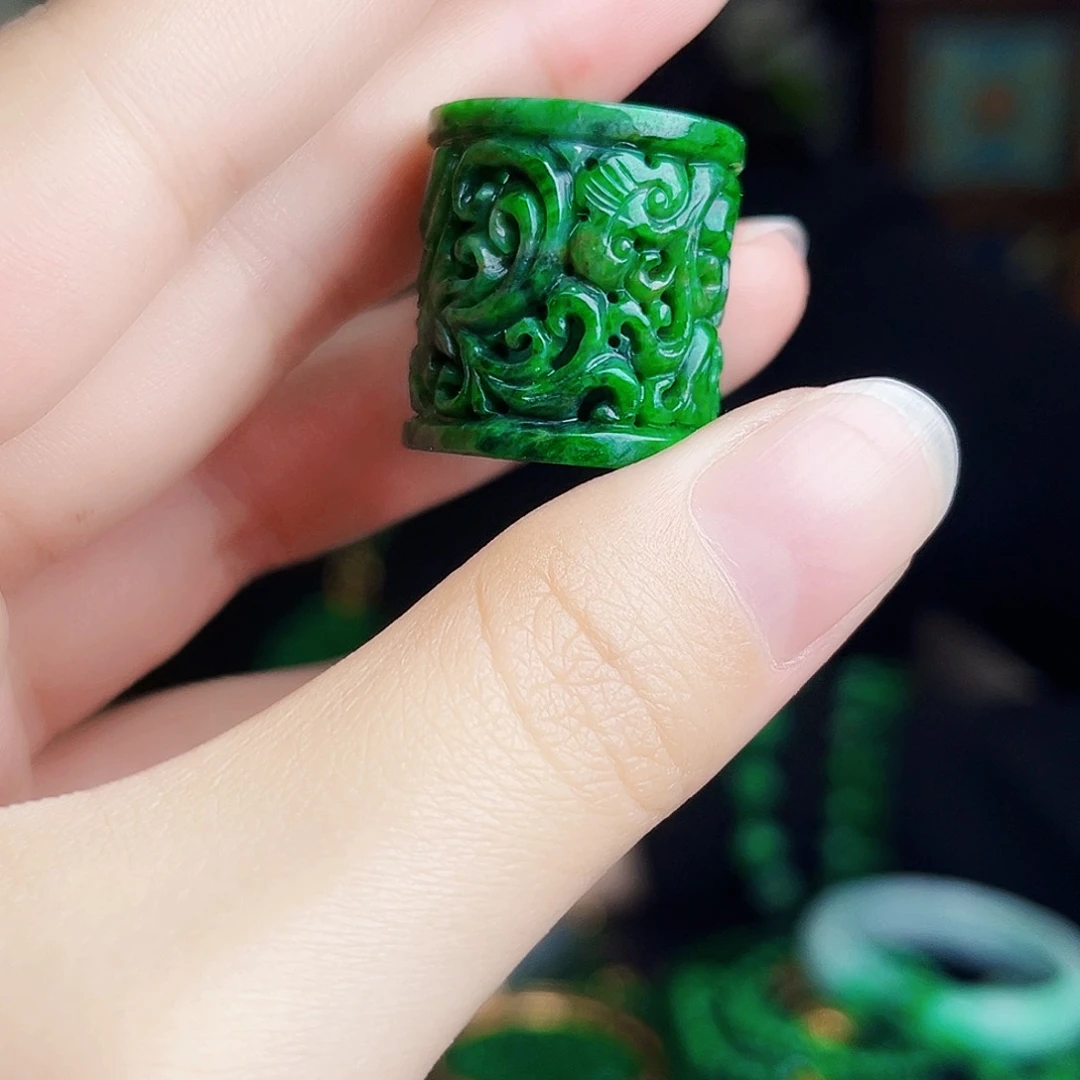 颈饰未镶嵌翡翠多样性