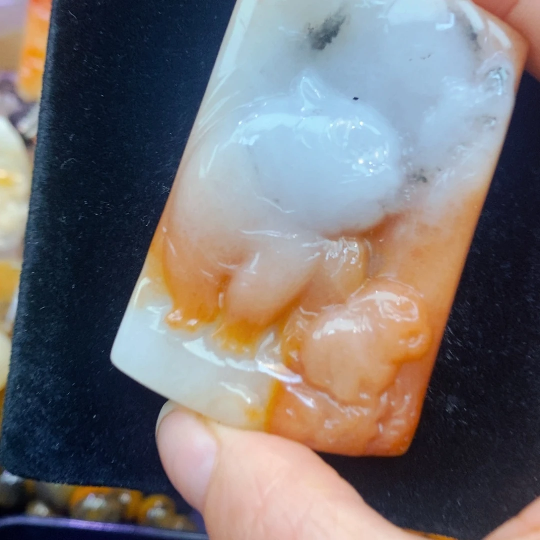 未镶嵌石英质玉（黄龙玉）颈饰