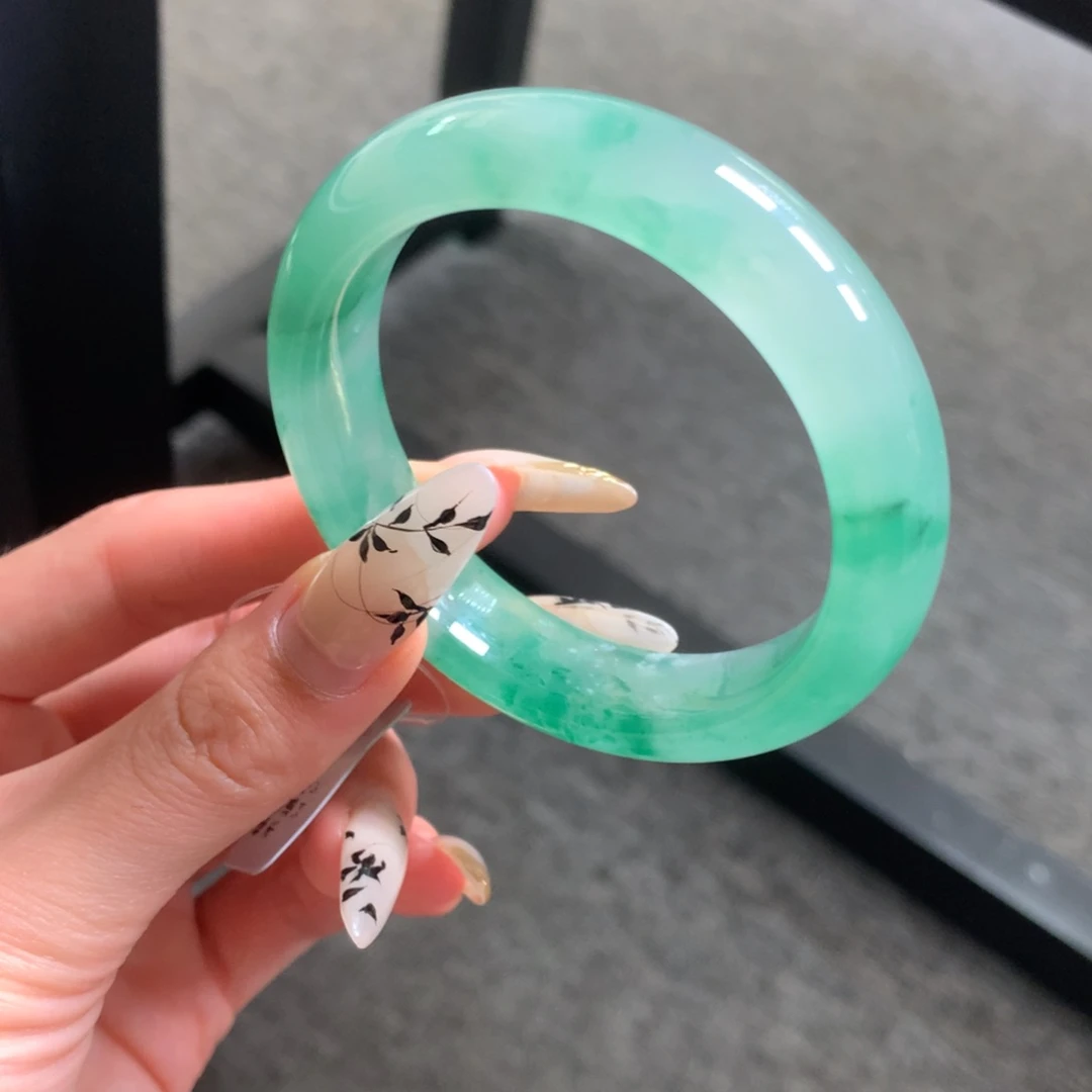 石英质玉手镯未镶嵌@***子