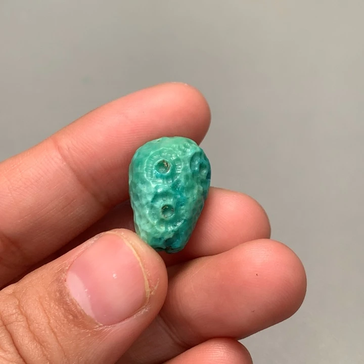 绿松石未镶嵌颈饰