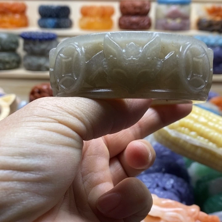 未镶嵌手镯石英质玉