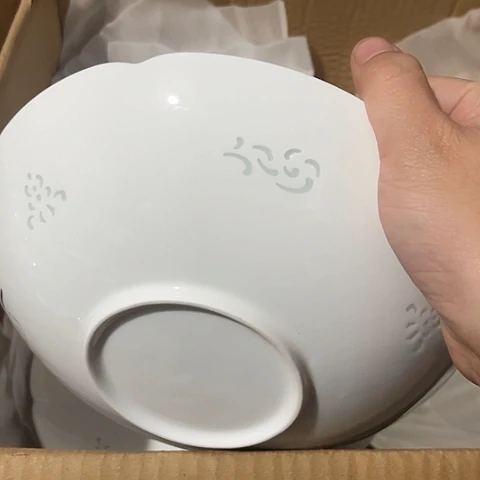 其他瓷8寸深窝盘一个