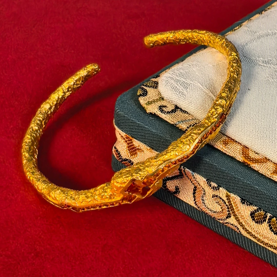 足银手镯 纯银古法手工錾刻镶嵌手镯熔岩款开口宝石镶嵌款手镯