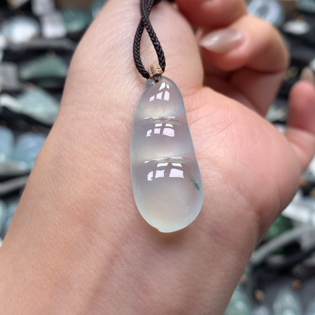 翡翠颈饰未镶嵌豆子