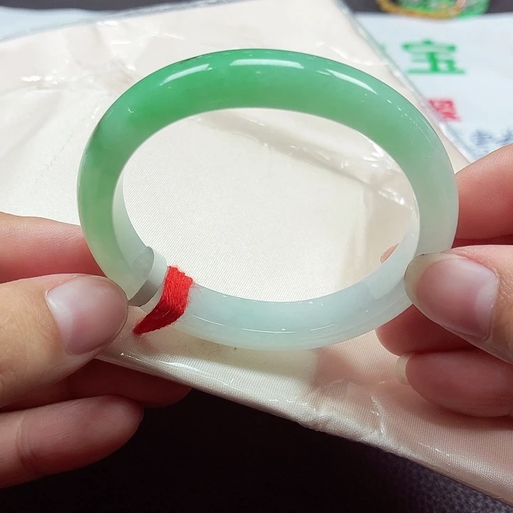 翡翠未镶嵌手镯（贵妃镯）天然缅甸A货翡翠