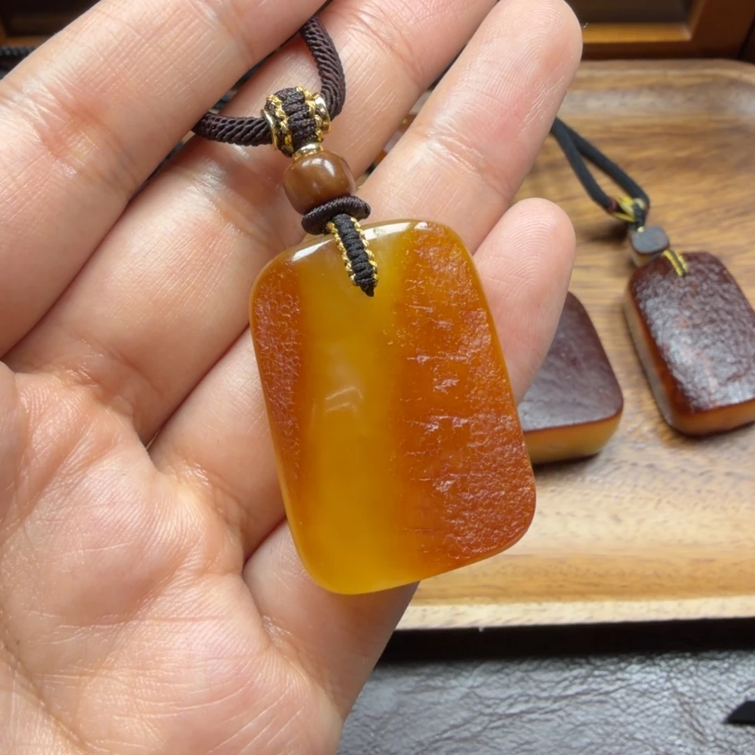 琥珀未镶嵌吊坠(赠链)