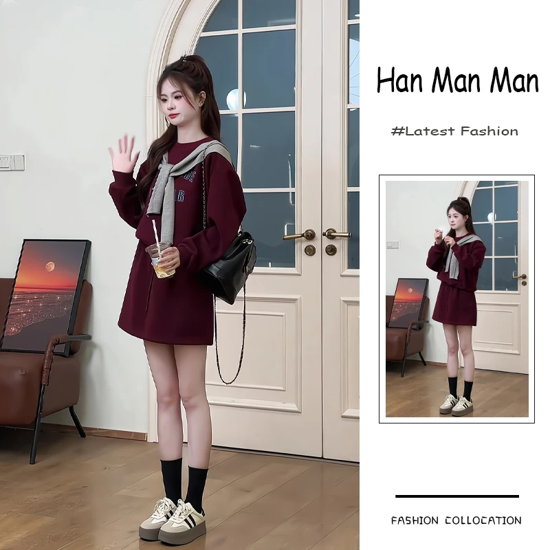 春季流行穿搭一整套新款2025韩版减龄印花圆领卫衣短裙披肩三件套