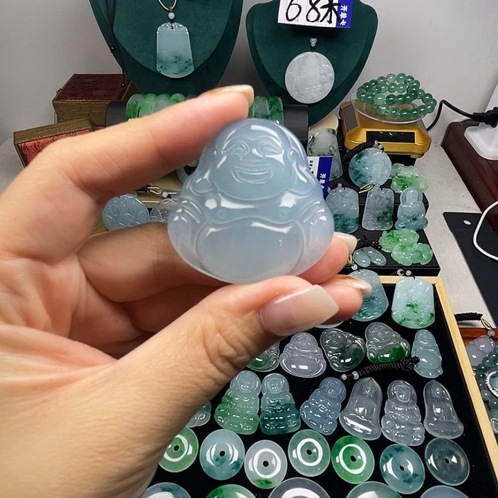 翡翠未镶嵌颈饰佛公