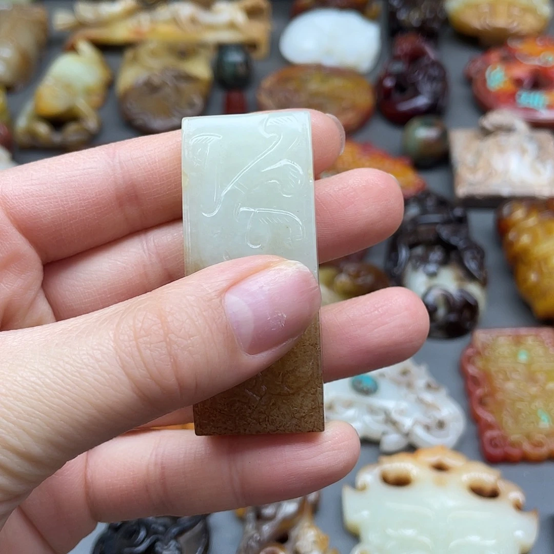 云***轻和田玉未镶嵌颈饰