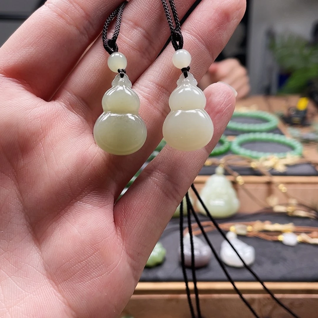 和田玉未镶嵌颈饰多样性发一