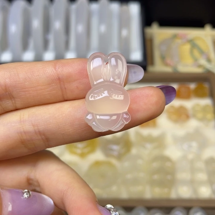 玛瑙/玉髓未镶嵌颈饰兔子