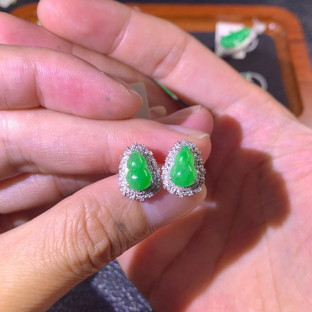 18K金镶嵌翡翠耳饰翡翠