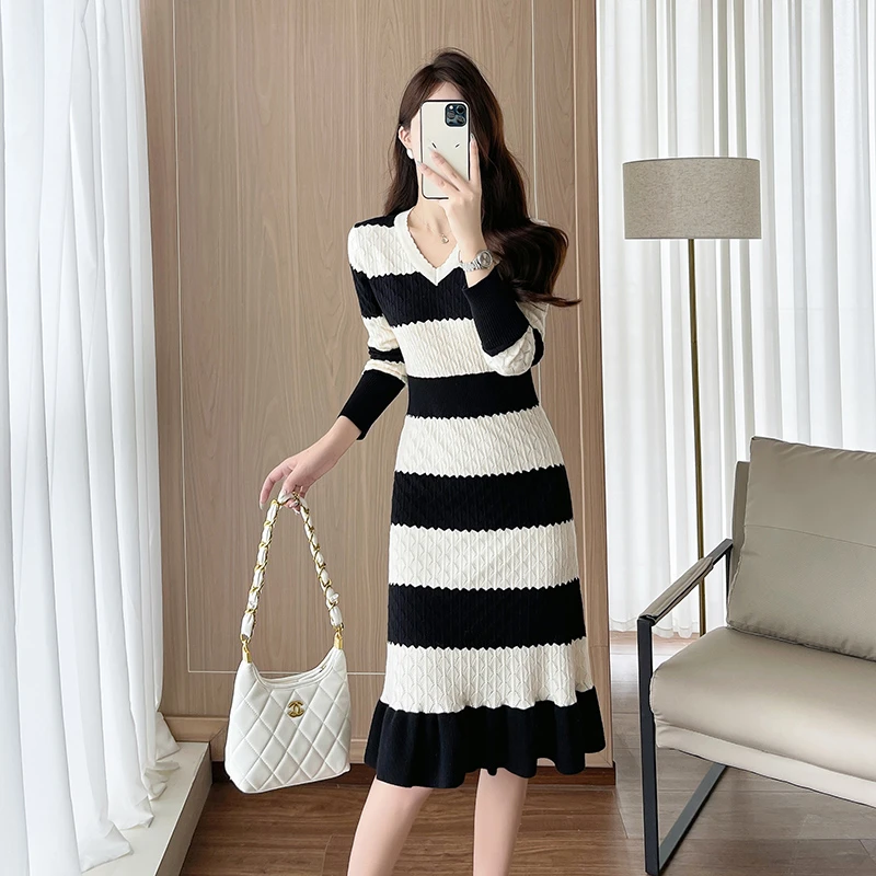 长袖条纹连衣裙秋装女装时尚修身中长款经典黑白针织鱼尾裙子女秋