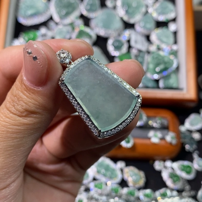 【闪购商品】翡翠颈饰未镶嵌天然