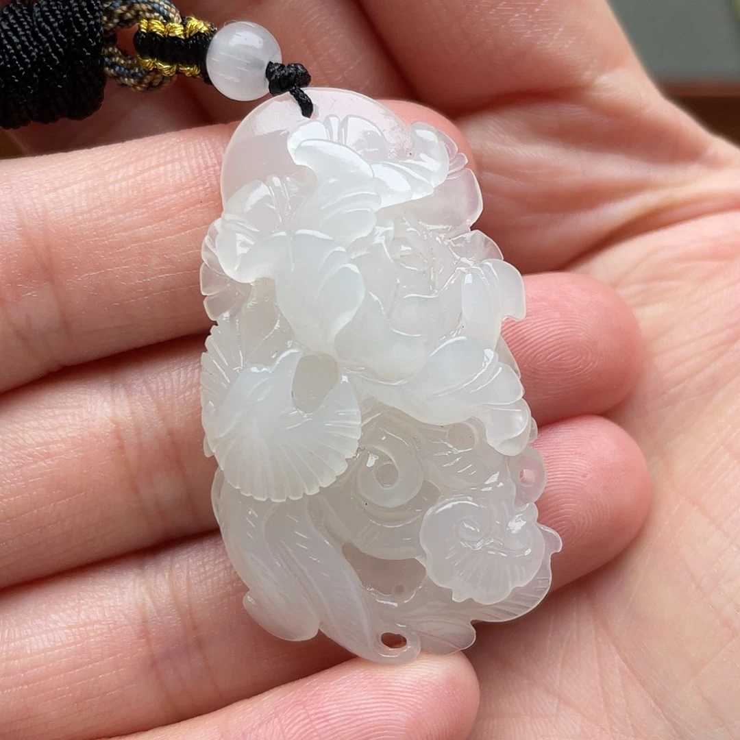 和田玉未镶嵌颈饰牡丹花吊坠