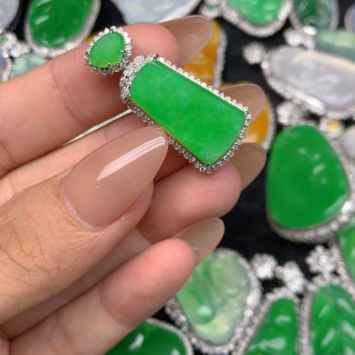 喵***子翡翠18K金镶嵌吊坠(不含链)