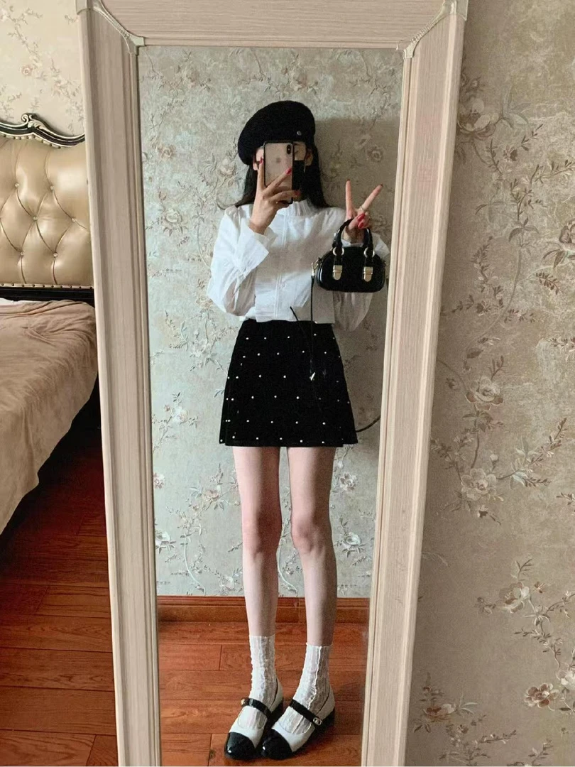 【安徒生童话】时尚白色设计感衬衫上衣搭配黑色珍珠半裙高级感套装