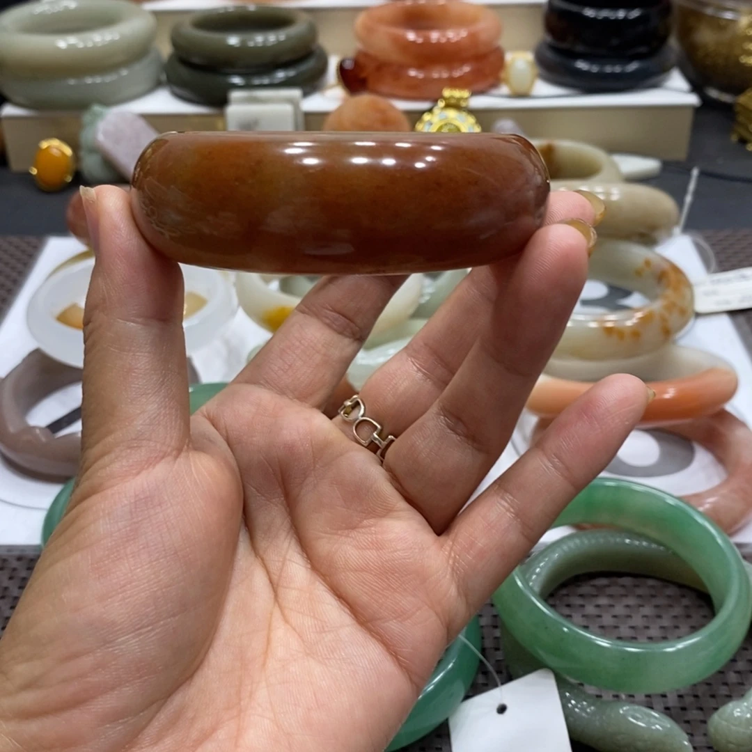 姚****未镶嵌手镯石英岩玉