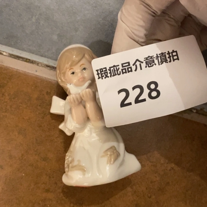 【闪购商品】摆件圣****部陶瓷摆件瑕疵特卖