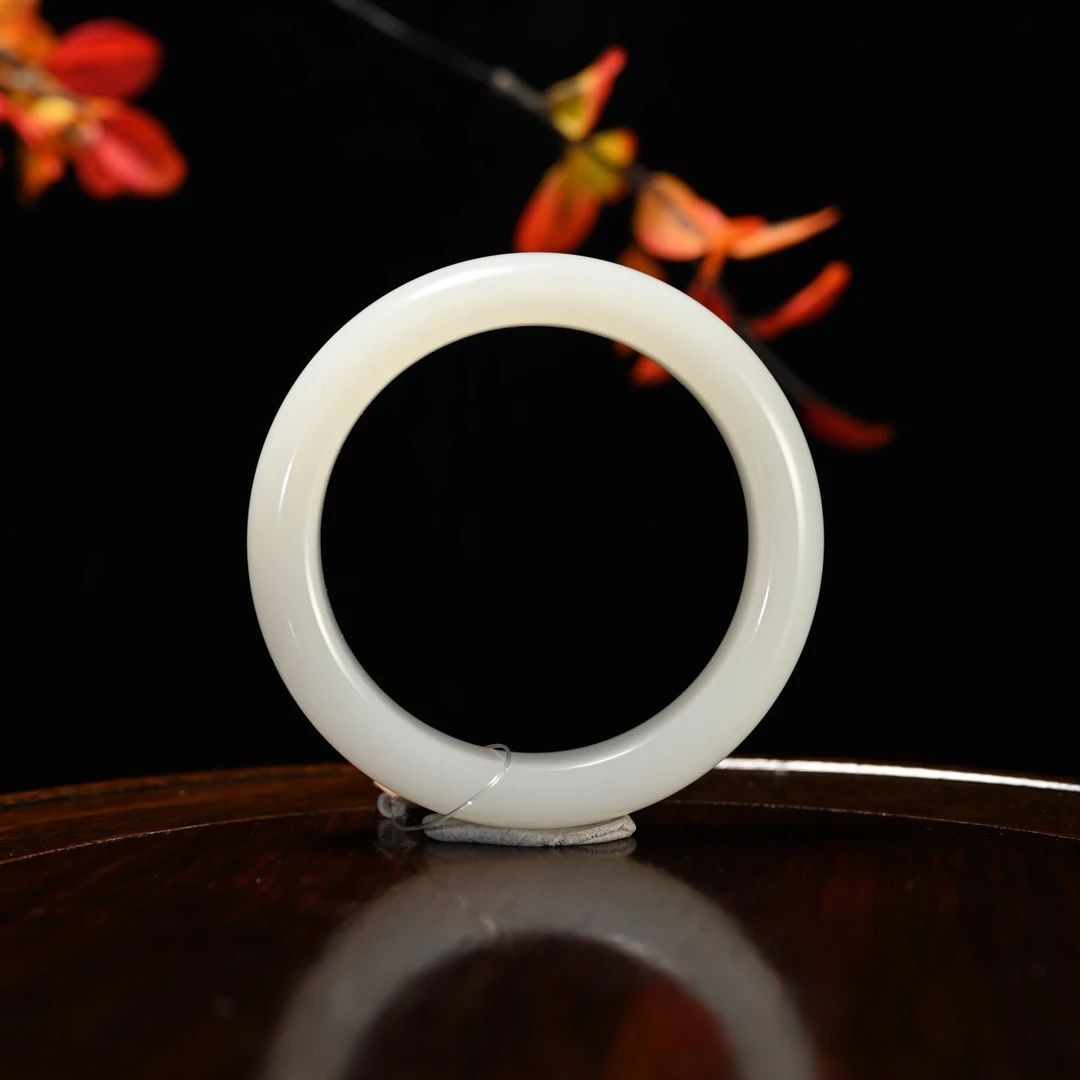 Lot8836 25YU107090和田玉白玉手镯/匡时