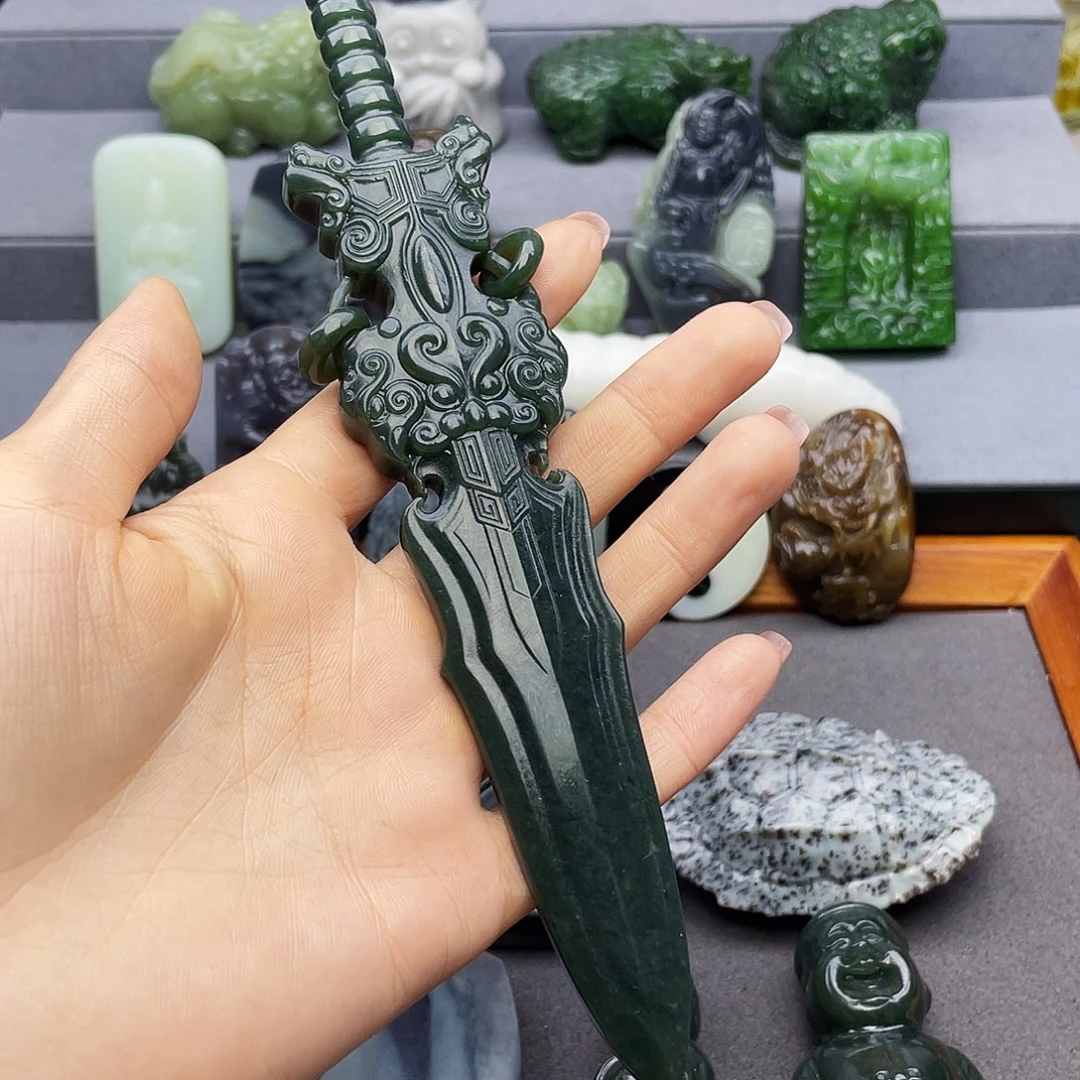 名***爷和田玉未镶嵌颈饰