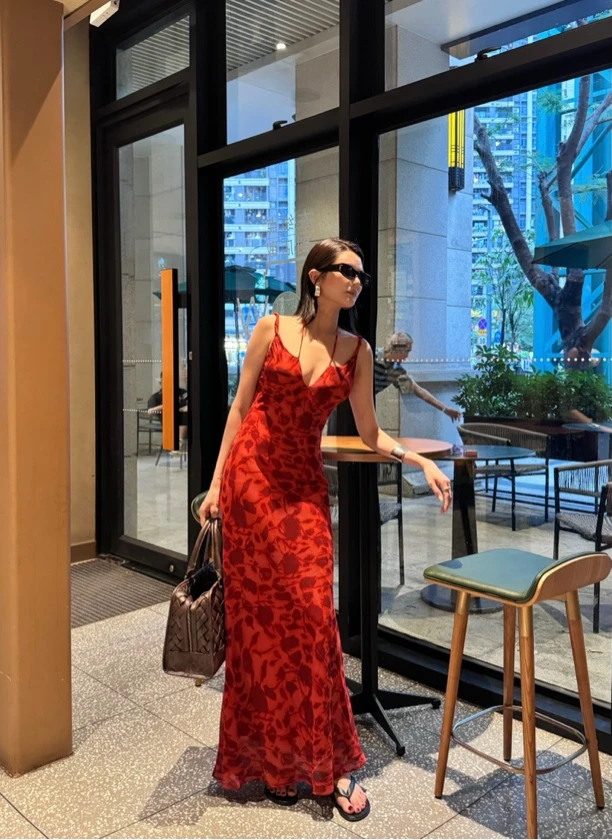 【徐达琳专属】复古红色印花显白显瘦V领吊带裙收腰度假长裙LD0401