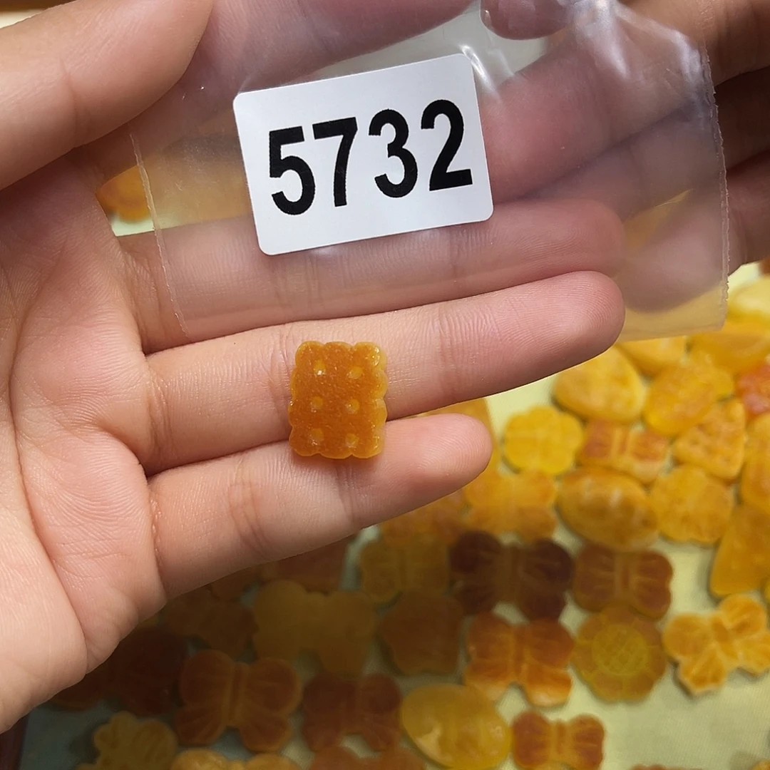 琥珀未镶嵌珠宝奇石