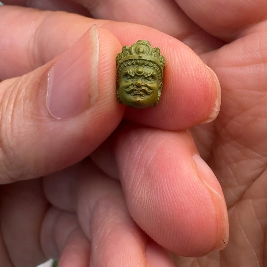 绿松石未镶嵌珠宝奇石8.4×10.7mm