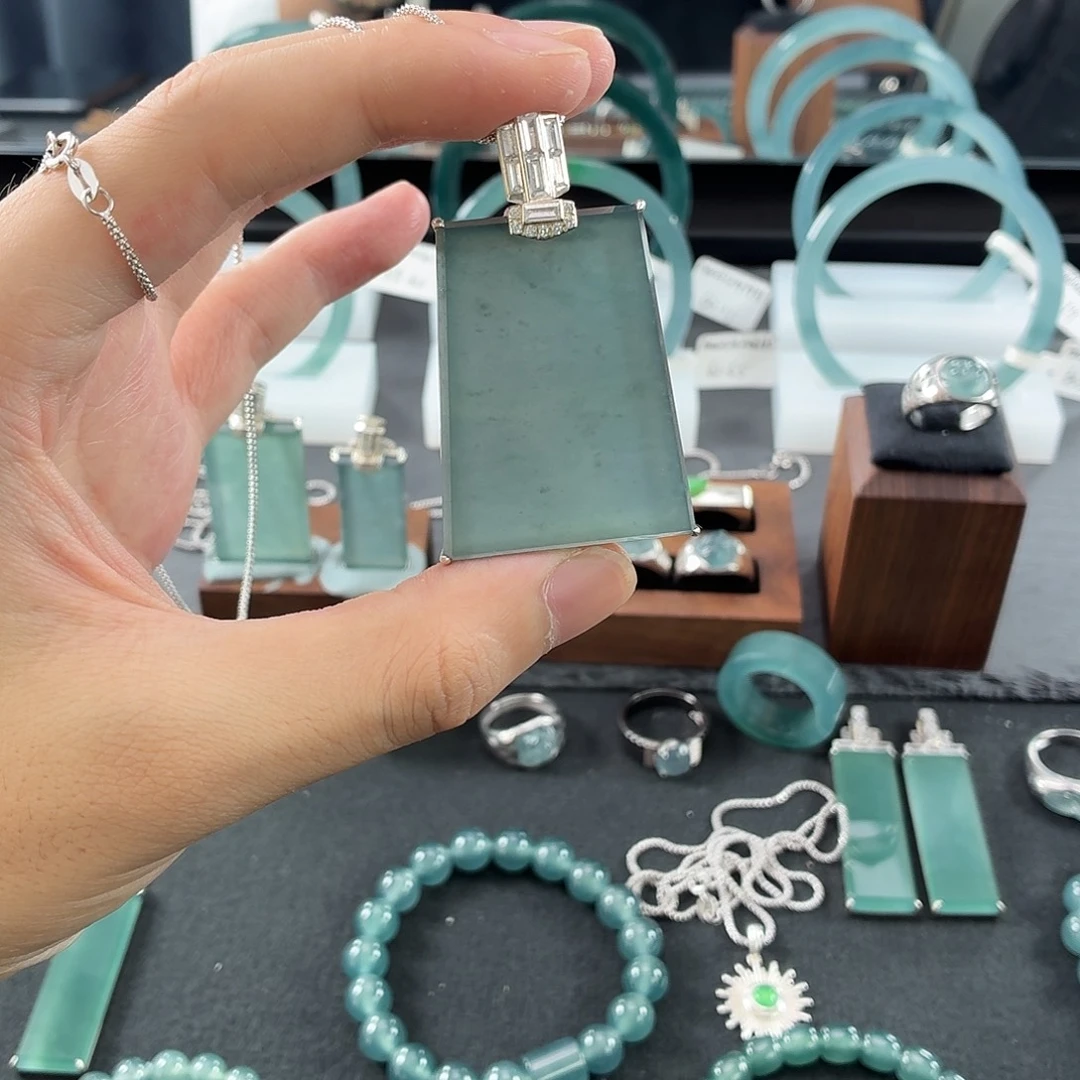 路***生翡翠未镶嵌手镯无事牌大尺寸