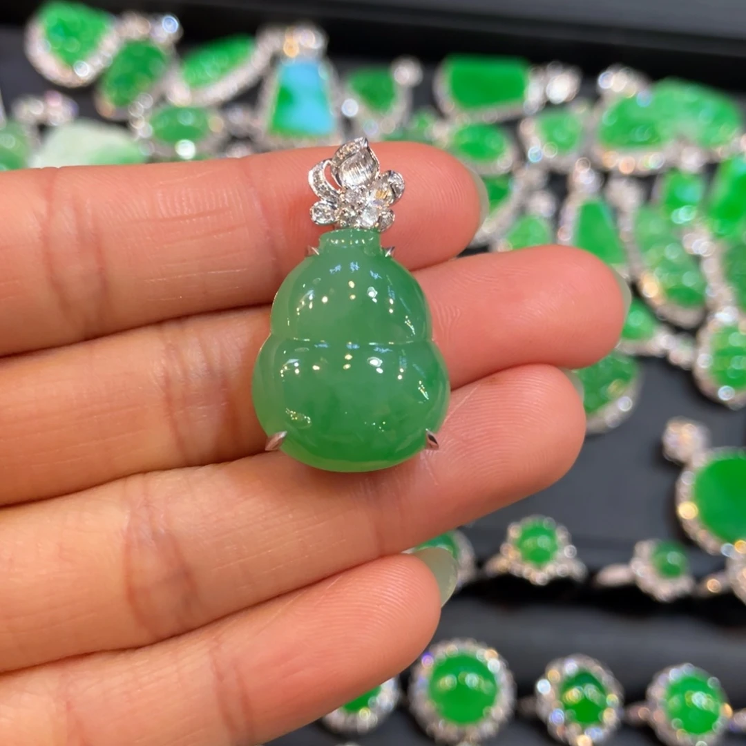 翡翠颈饰18K金镶嵌葫芦