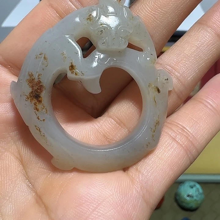 遇***人和田玉未镶嵌颈饰