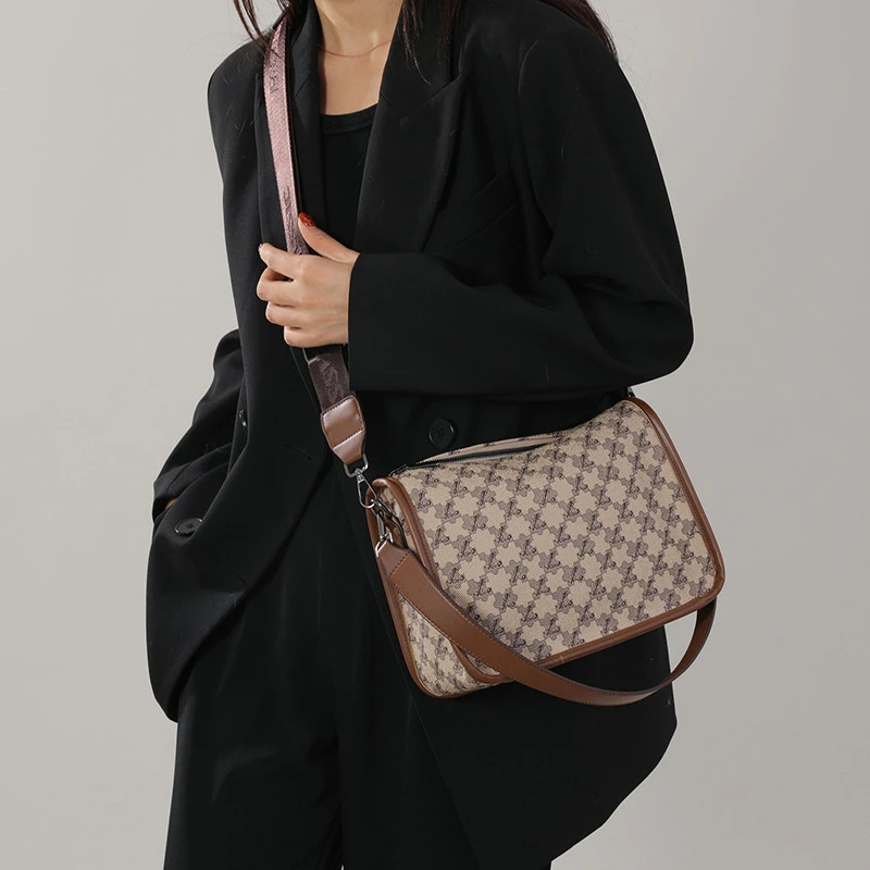 包包女时尚通勤百搭单肩包欧美波士顿潮流斜跨女包简约经典棋盘格