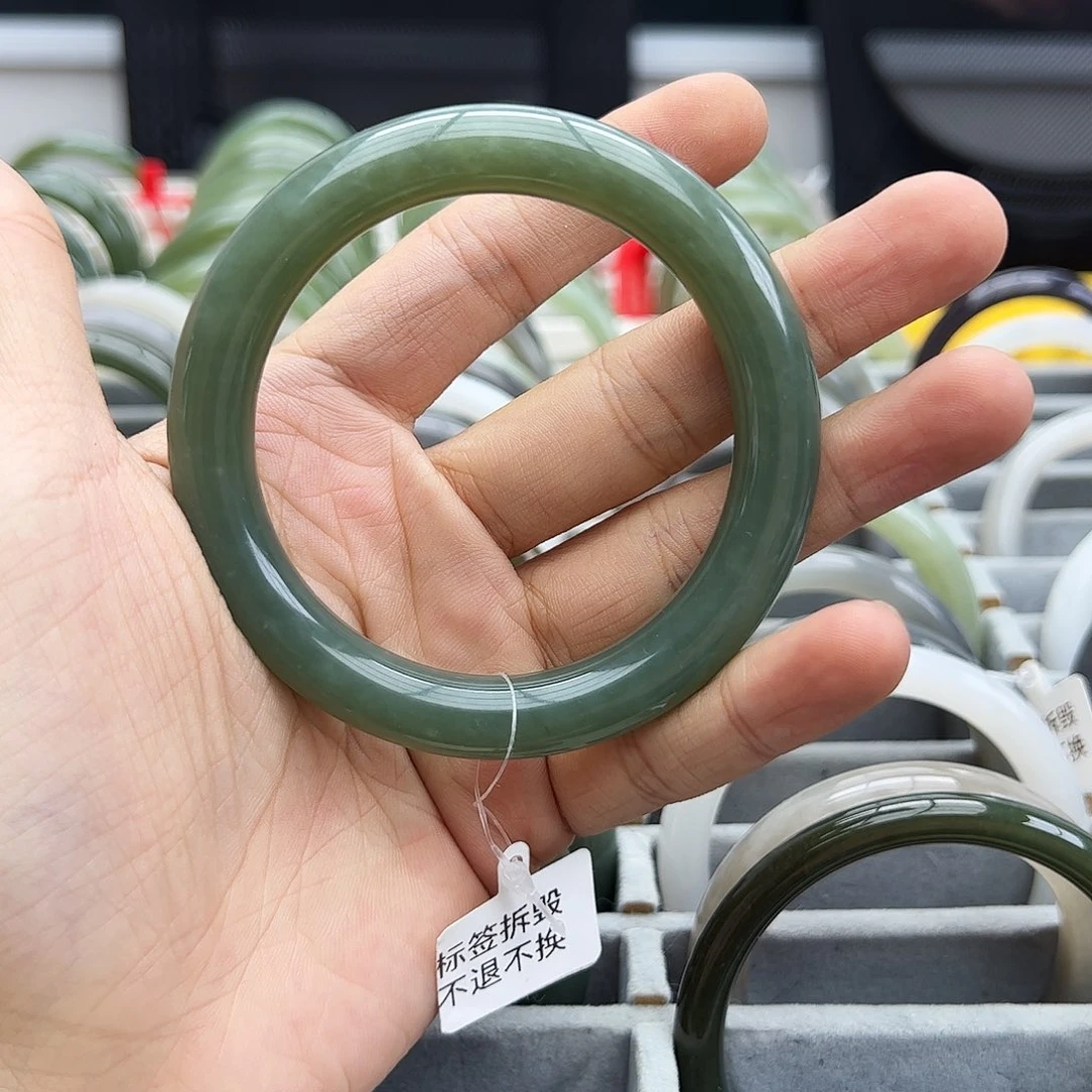 和田玉未镶嵌手镯