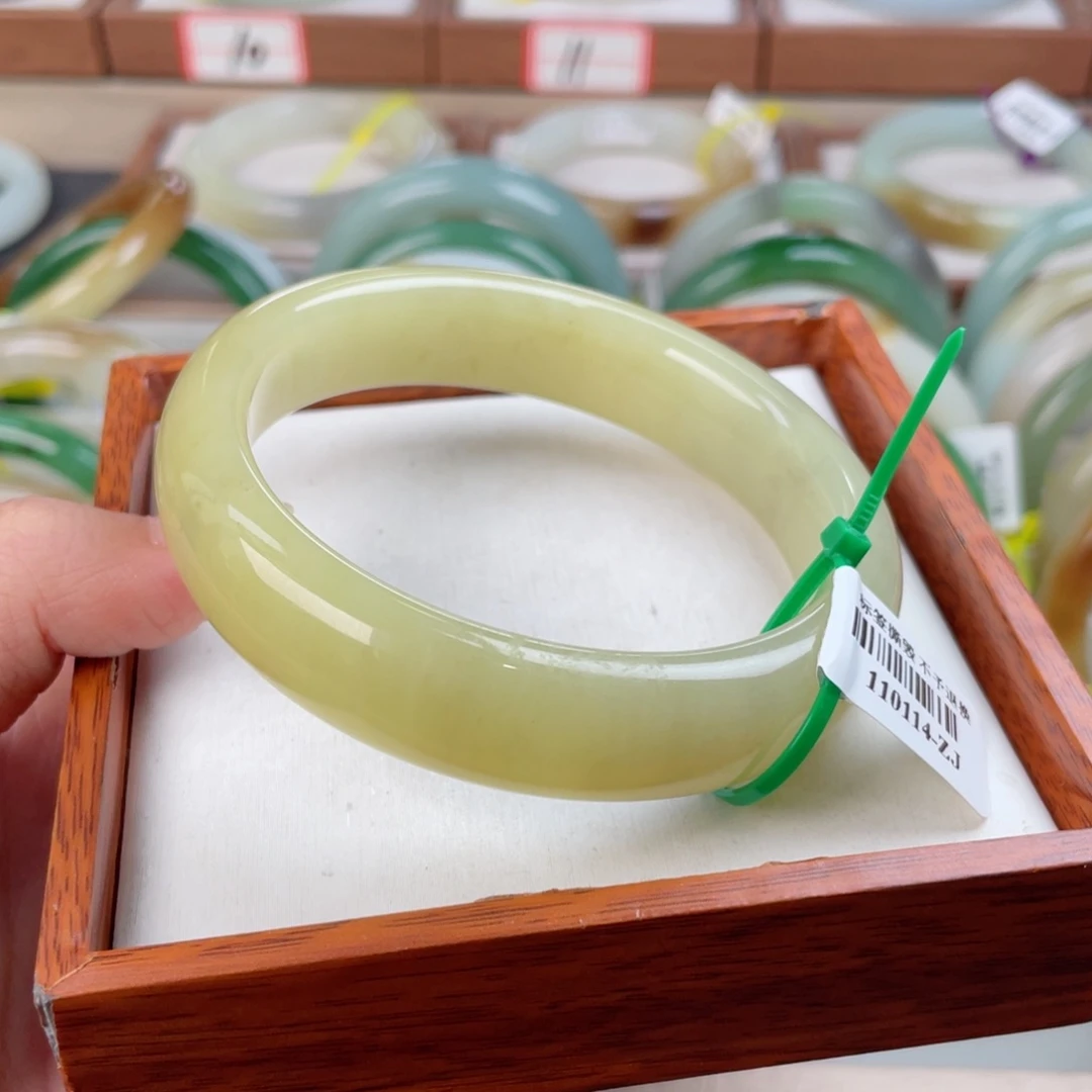 【闪购商品】和田玉手镯未镶嵌61