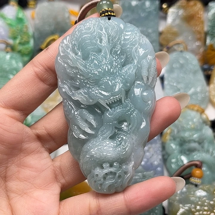 翡翠未镶嵌颈饰龙牌