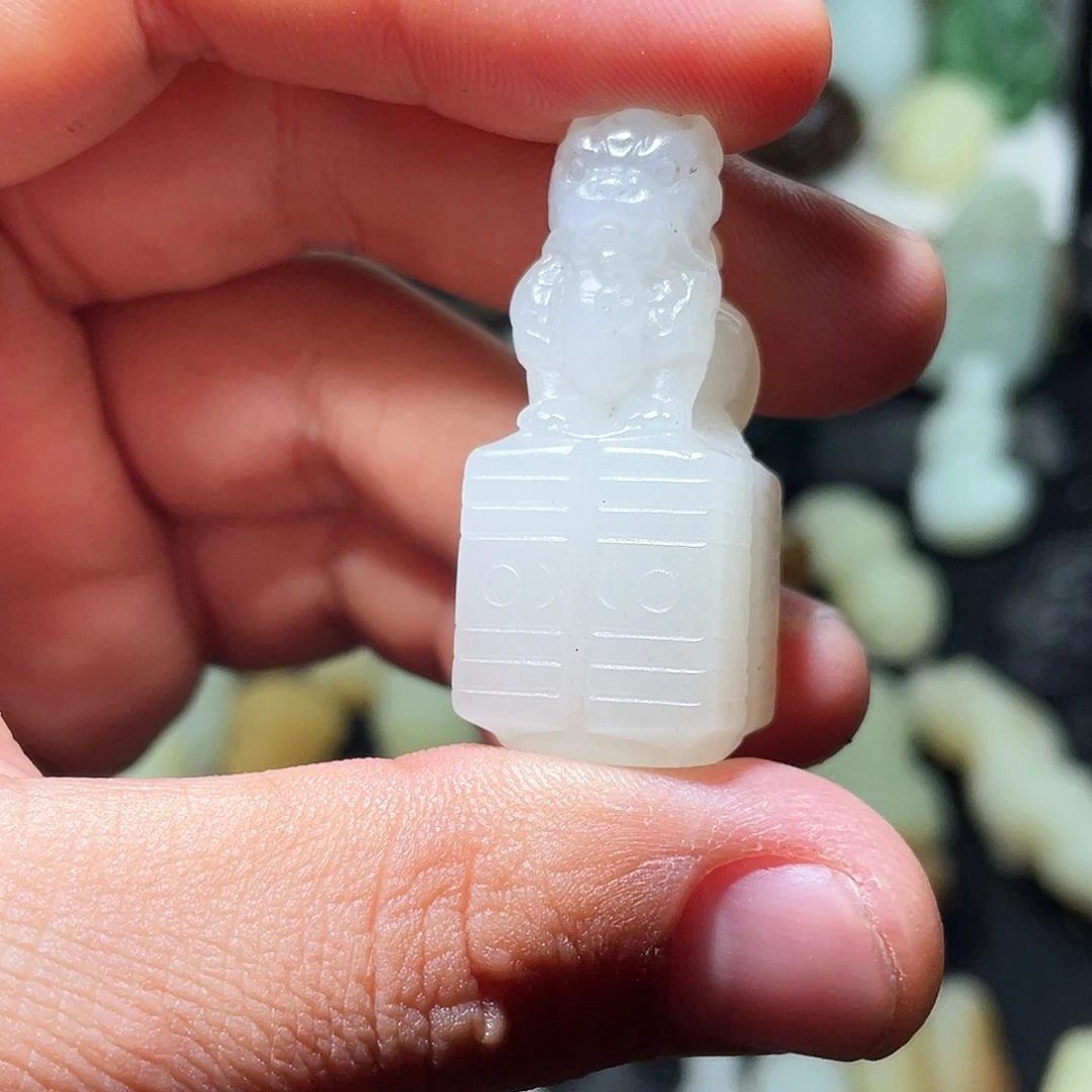 颈饰未镶嵌和田玉（糖玉）