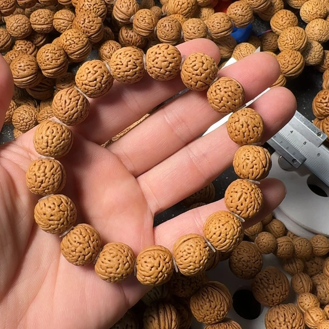 你***天吊坠桃核金刚纹手串